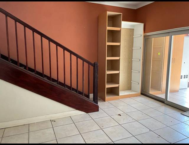 700M² OFFICE FOR SALE IN DUNKELD WEST